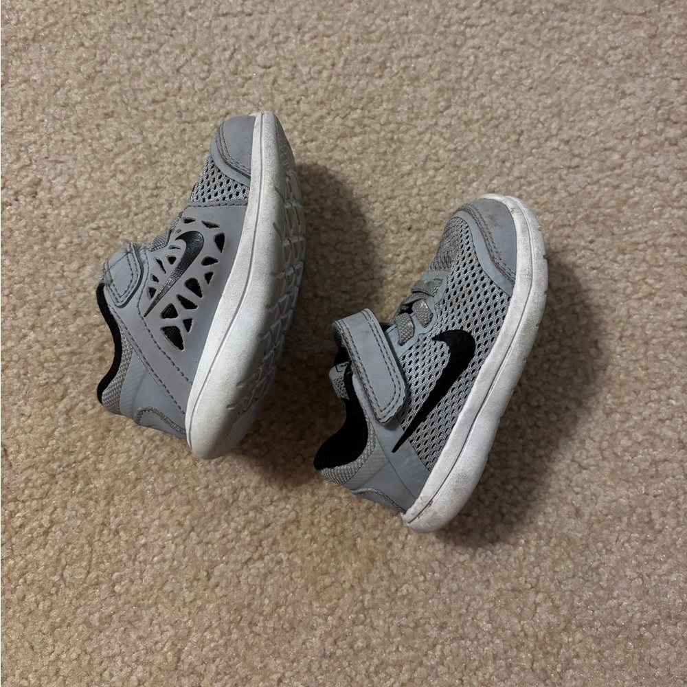 Nike Kids Gray Sneakers Size 5